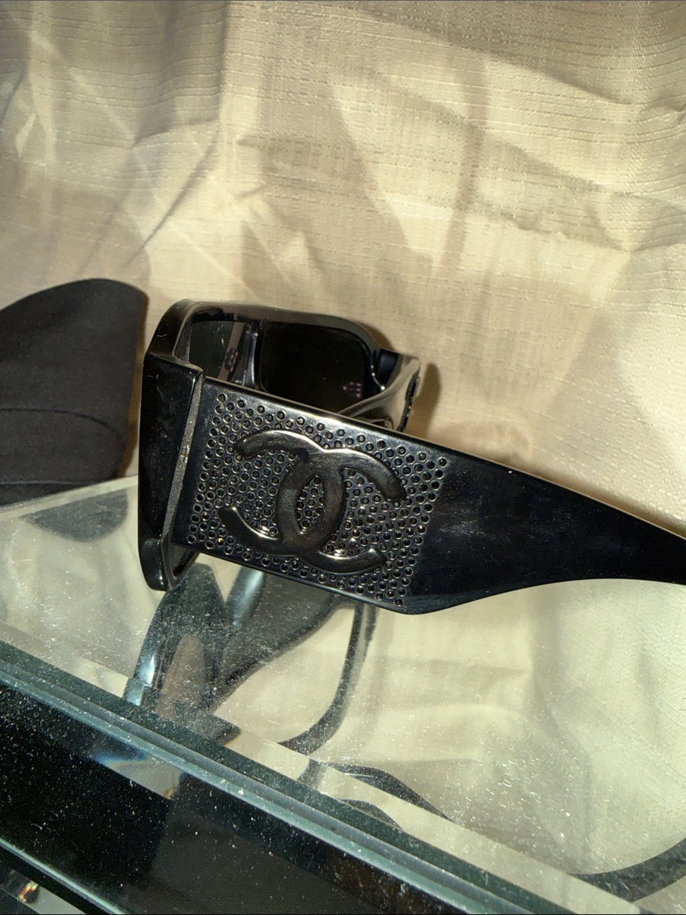 CHANEL Oversized Black Shield Sunglasses - Picture 4 of 7